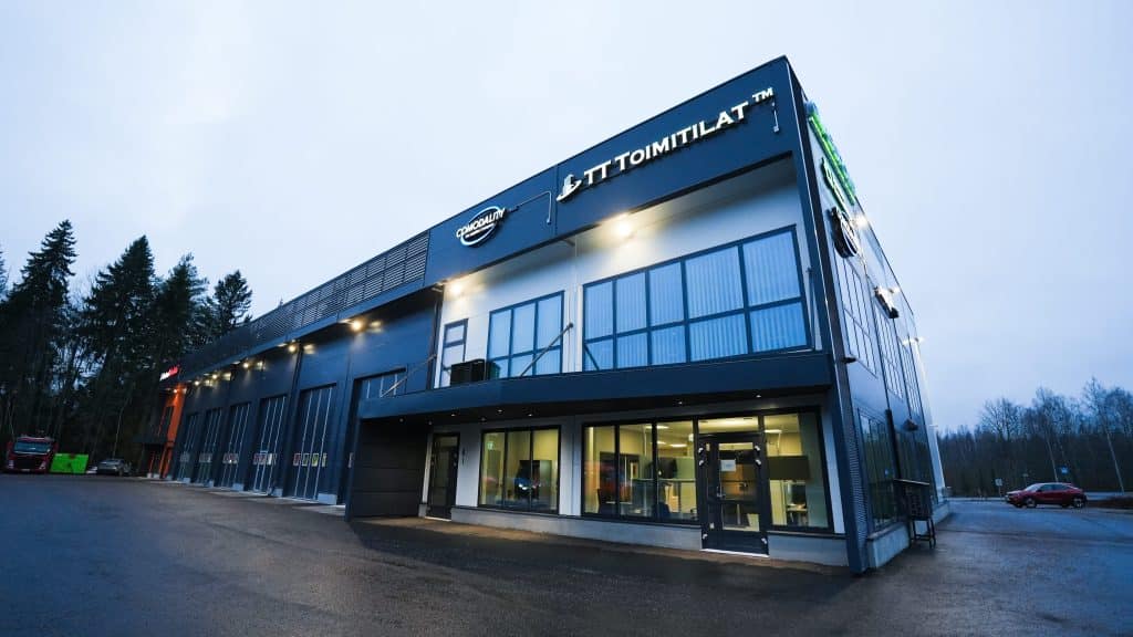 Mitä valmis halli yleensä sisältää?